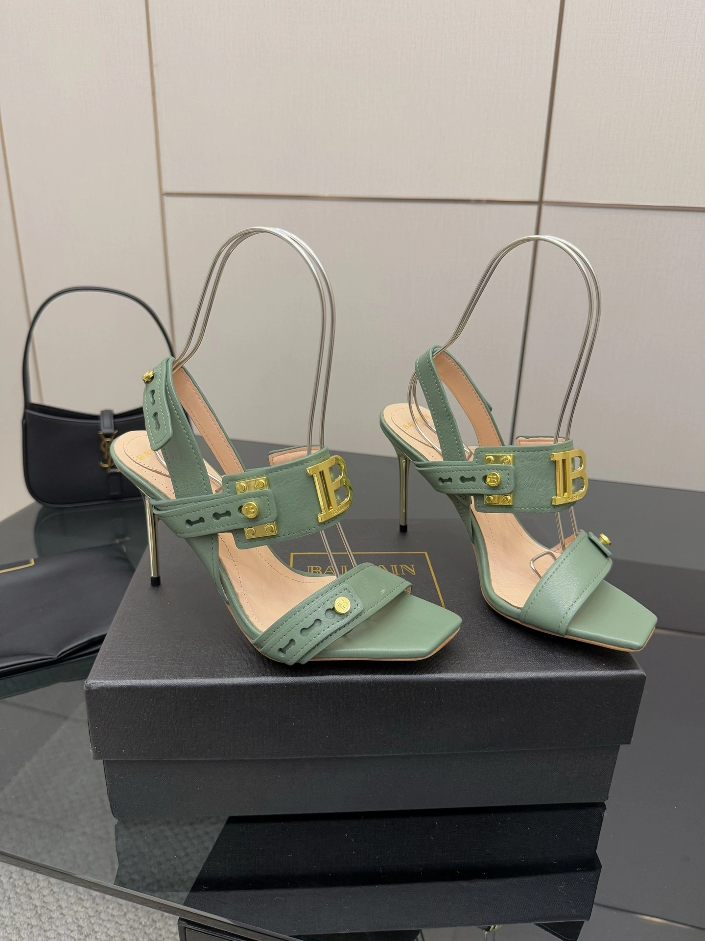 COCO-- 21871i9 Heel height：10.5CM cowhide item:E-X158E09901T